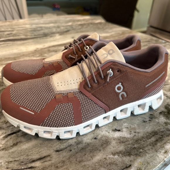 On Running Shoes - Cloud 5